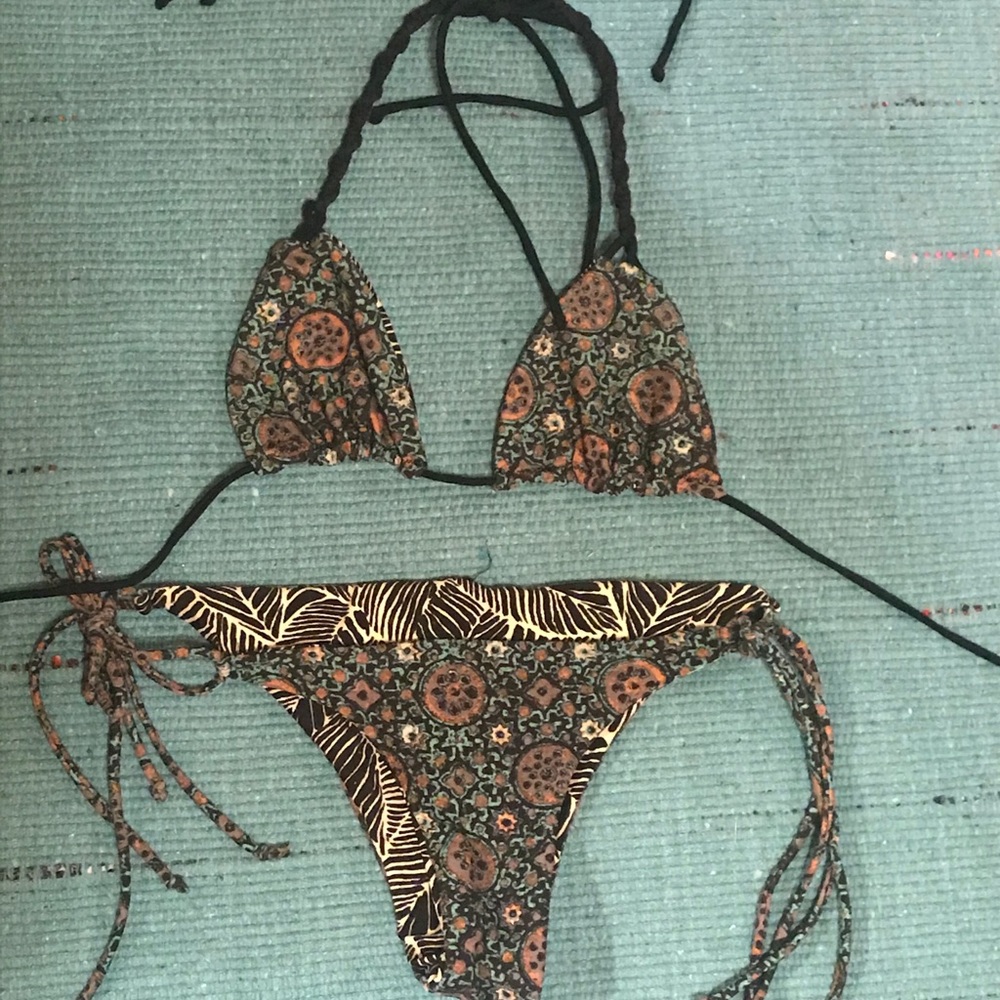 Reversible billabong set
